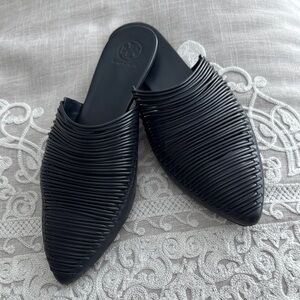 Tory Burch Black Mules with Ribbed Texture